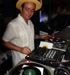 DJ Rata swings at TWIST ALL NIGHT!
